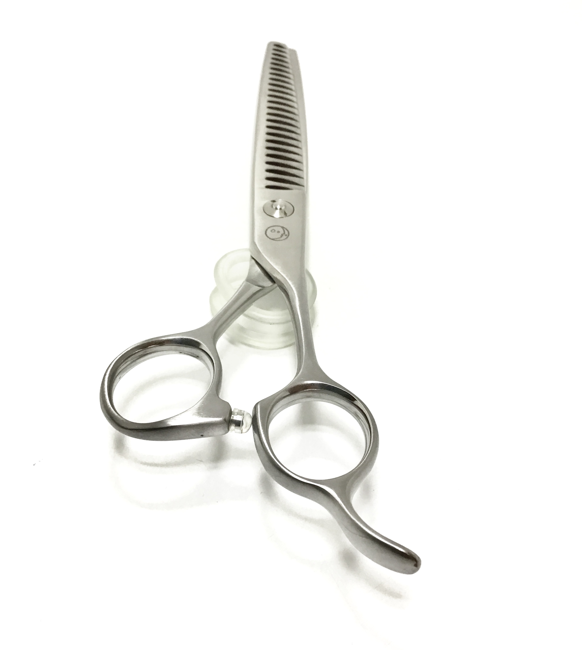 The new Renomed Super Stinger scissors have ultra-thin and super-sharp  blades like no other on the market. An exquisite tool for those fly…
